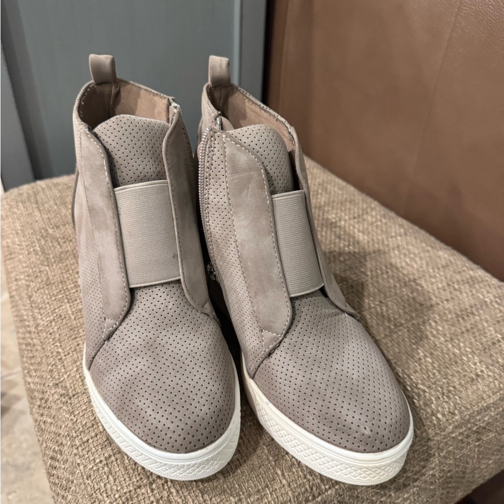 Platform sneakers. Tan suede like. Side zip. Like new. Women’s sz8